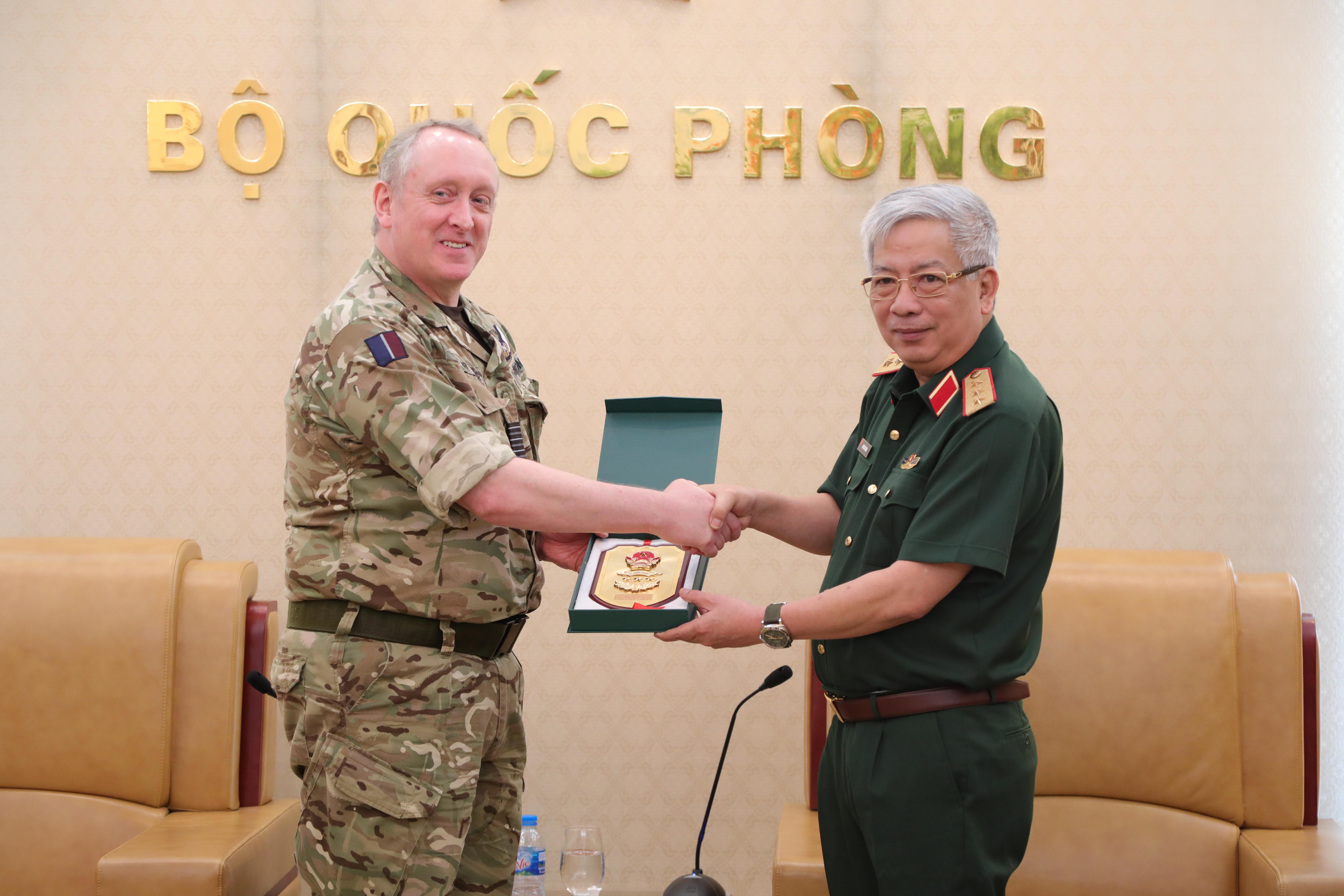 Việt Nam-Anh thúc đẩy quan hệ hợp tác quốc phòng song phương